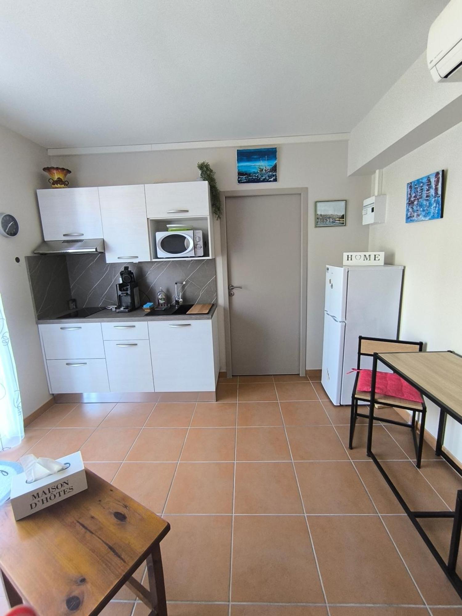 Chez Regine Hotel Agde Exterior photo